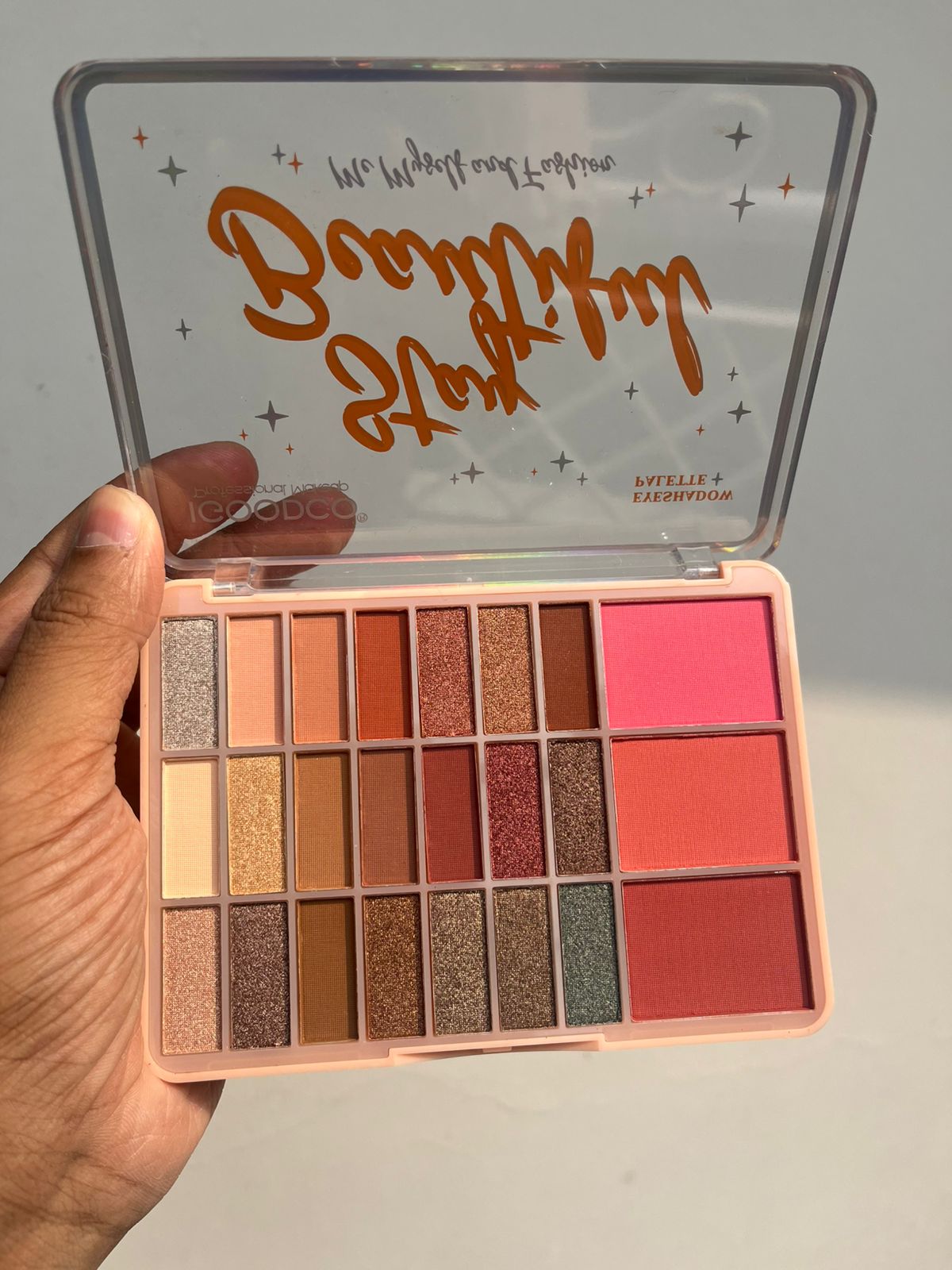 IGOODCO Stay Beautiful Palette (21 color eyeshadow + 3 color blushon)