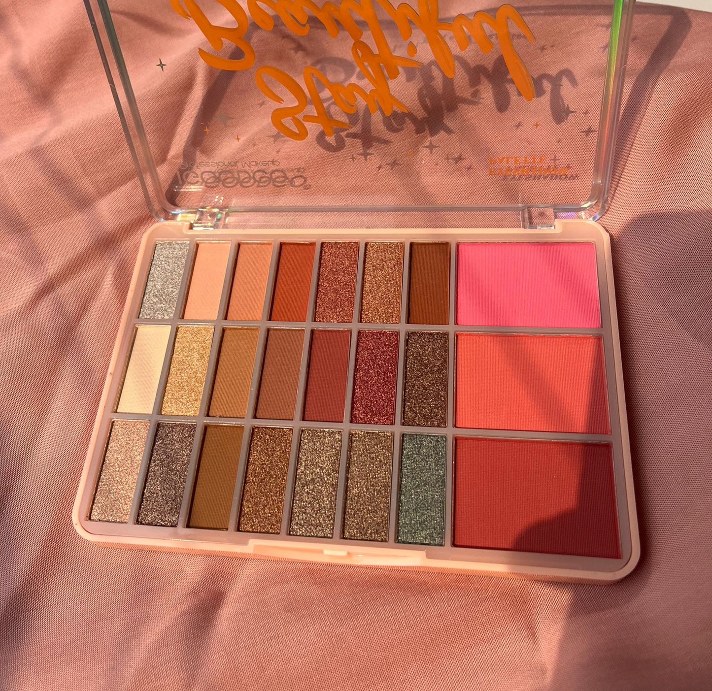 IGOODCO  Stay Beautiful Palette  (21 color eyeshadow + 3 color blushon)